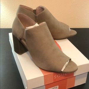 Naturalizer smooth grey peep toe boots
